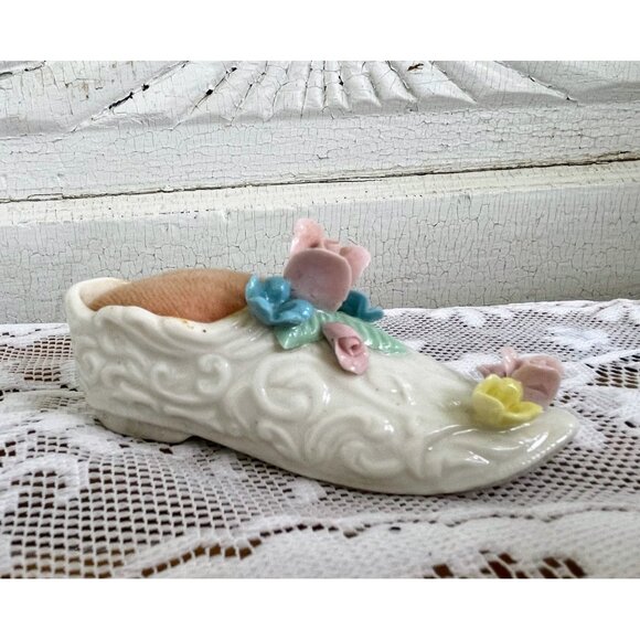 Vintage 1950s Porcelain Victorian Shoe Pin Cushion Flowers Cottage core - Picture 5 of 8